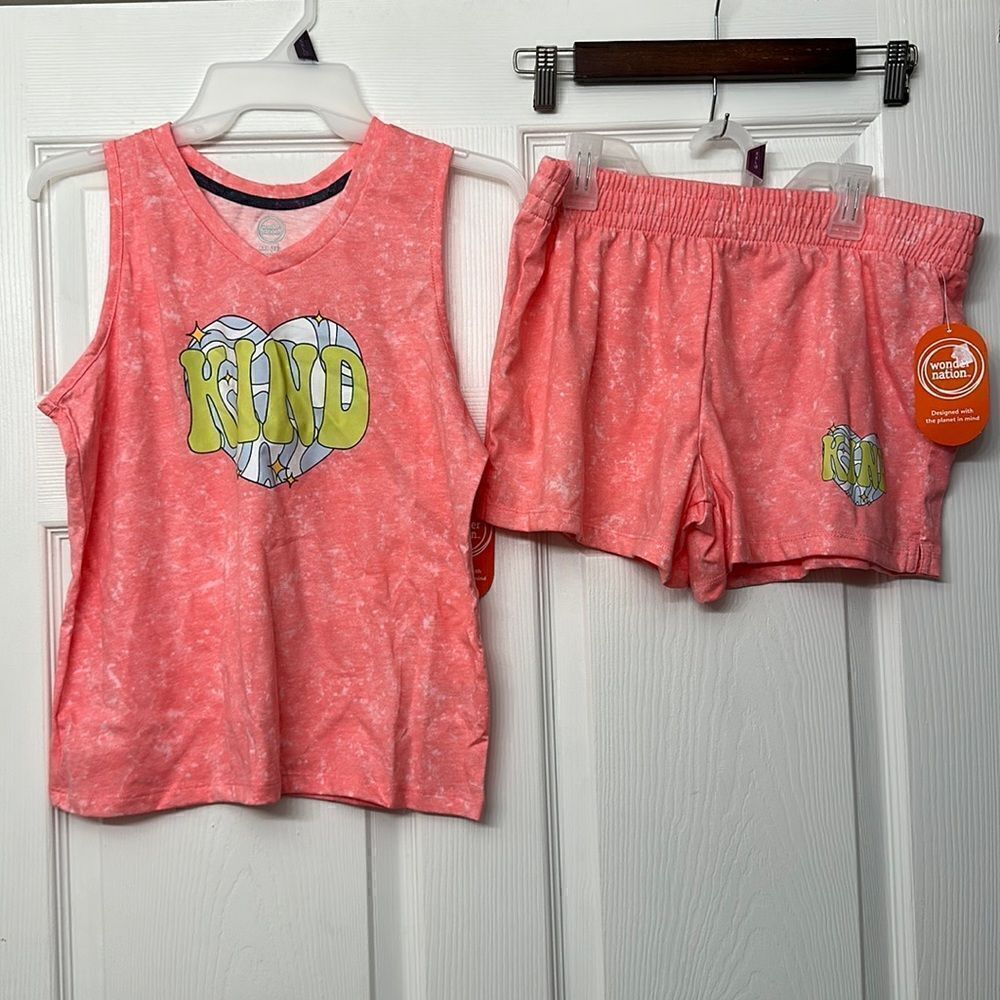 Girls XXL matching “be kind” shorts and tee set